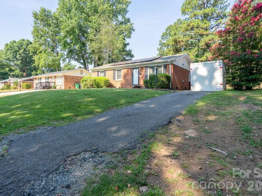 755 Edgerton Drive, Charlotte, NC 28213.  MLS# CAR4404783, YatesRealty ID 39658. 