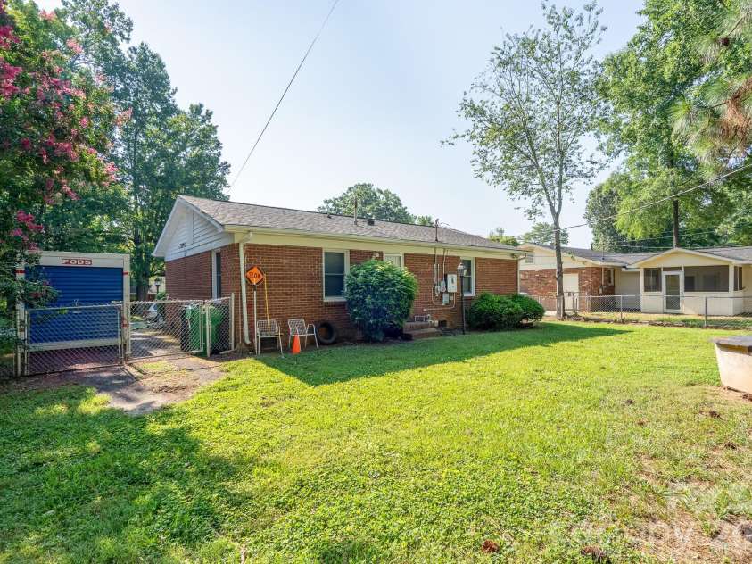 755 Edgerton Drive, Charlotte, NC 28213.  MLS# CAR4404783, YatesRealty ID 39658. Backyard