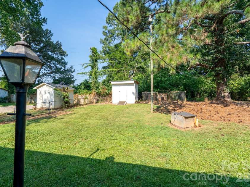 755 Edgerton Drive, Charlotte, NC 28213.  MLS# CAR4404783, YatesRealty ID 39658. Backyard