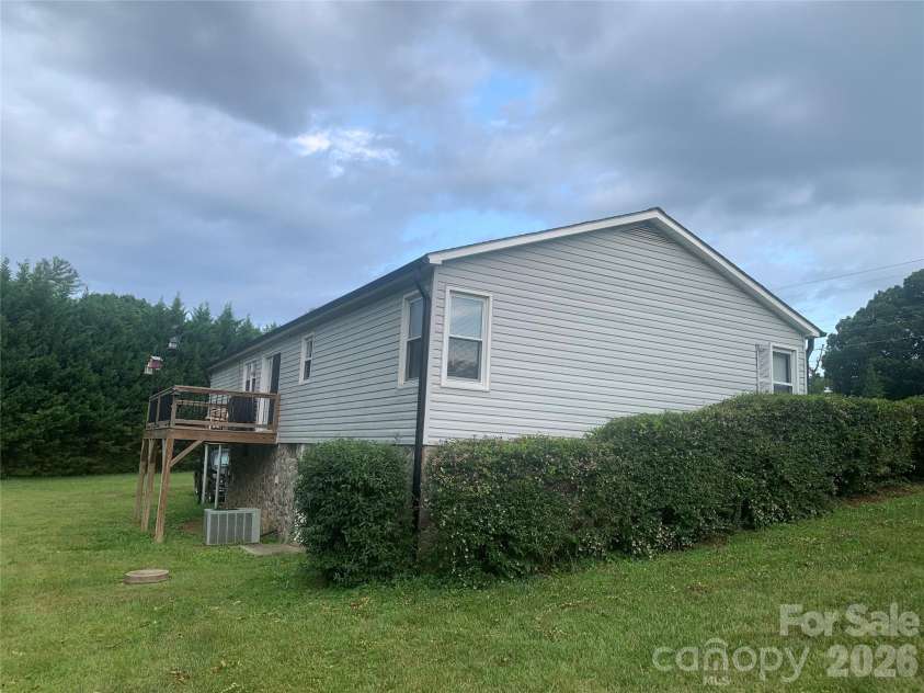 3300 Sheely Road, Lenoir, NC 28645.  MLS# CAR4399901, YatesRealty ID 39659. 