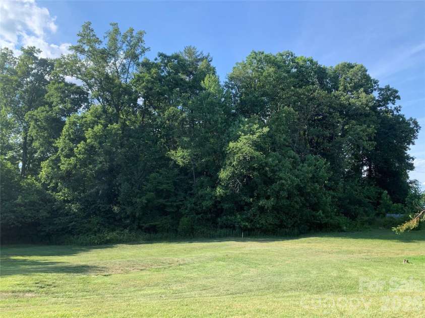 3300 Sheely Road, Lenoir, NC 28645.  MLS# CAR4399901, YatesRealty ID 39659. 