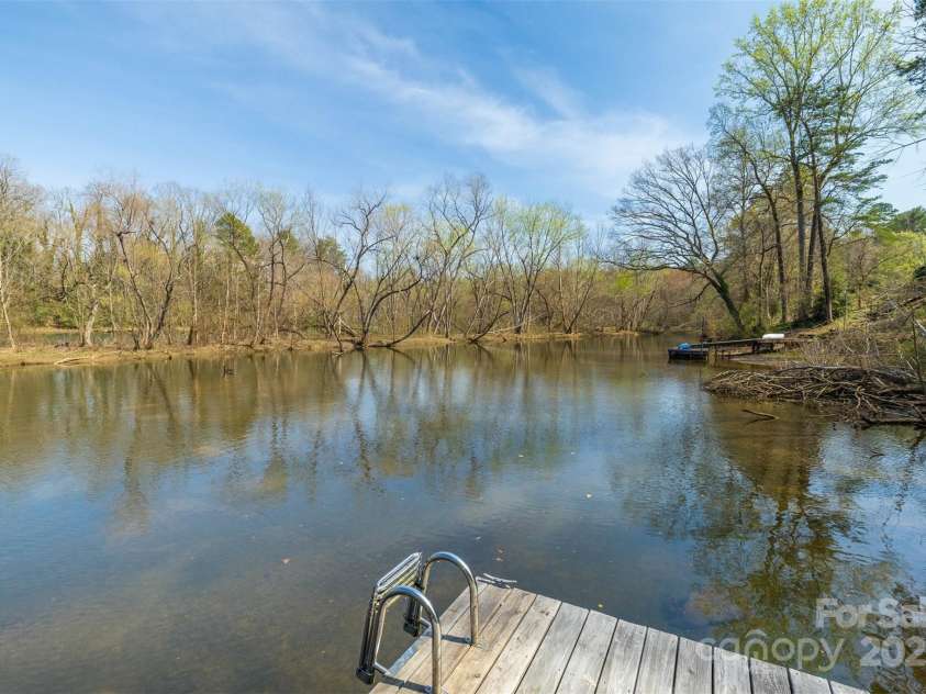 1964 10th Street Boulevard, Hickory, NC 28601.  MLS# CAR4239613, YatesRealty ID 3966. 