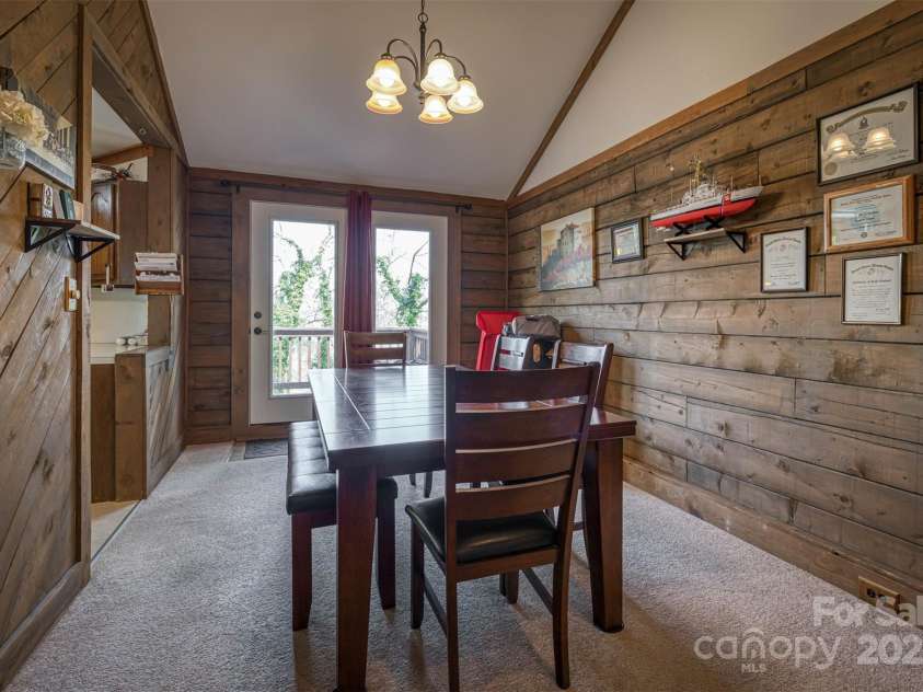 1964 10th Street Boulevard, Hickory, NC 28601.  MLS# CAR4239613, YatesRealty ID 3966. 