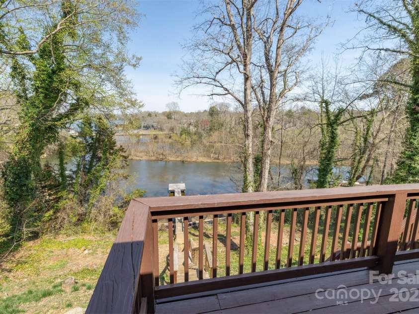 1964 10th Street Boulevard, Hickory, NC 28601.  MLS# CAR4239613, YatesRealty ID 3966. 