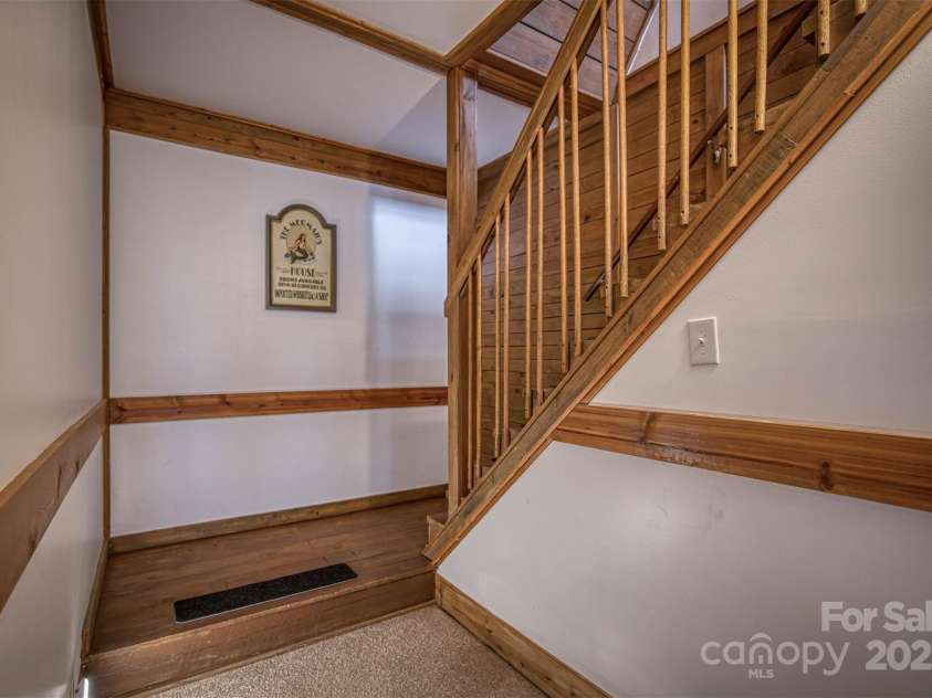 1964 10th Street Boulevard, Hickory, NC 28601.  MLS# CAR4239613, YatesRealty ID 3966. 