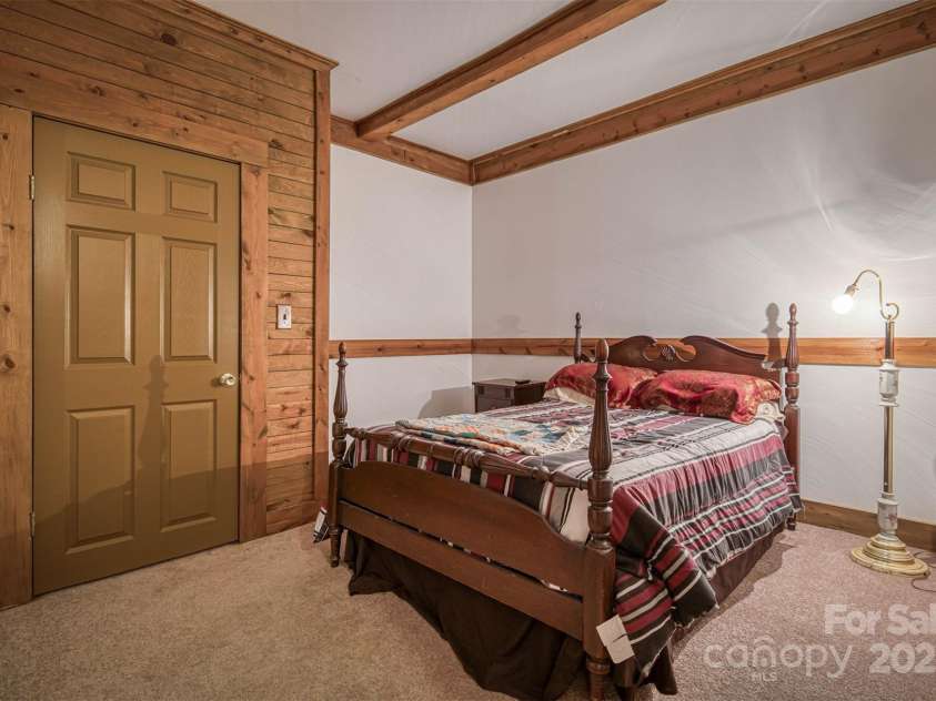 1964 10th Street Boulevard, Hickory, NC 28601.  MLS# CAR4239613, YatesRealty ID 3966. 