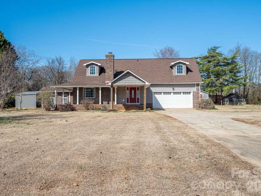 2617 Surrey Drive, Lincolnton, NC 28092.  MLS# CAR4347781, YatesRealty ID 3966. 