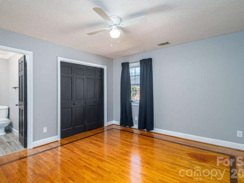 2617 Surrey Drive, Lincolnton, NC 28092.  MLS# CAR4347781, YatesRealty ID 3966. 