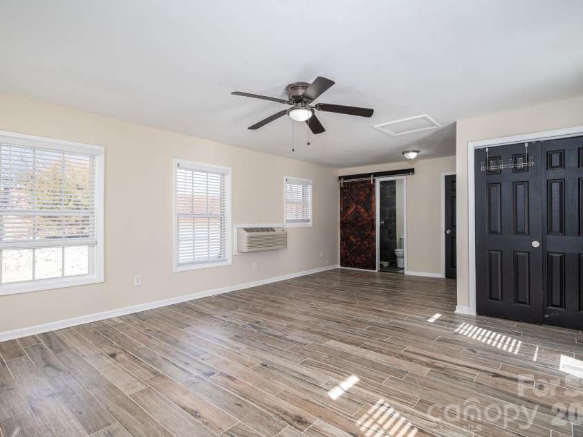 2617 Surrey Drive, Lincolnton, NC 28092.  MLS# CAR4347781, YatesRealty ID 3966. 