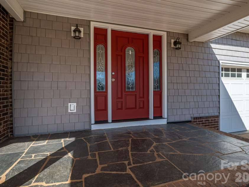 2617 Surrey Drive, Lincolnton, NC 28092.  MLS# CAR4347781, YatesRealty ID 3966. 