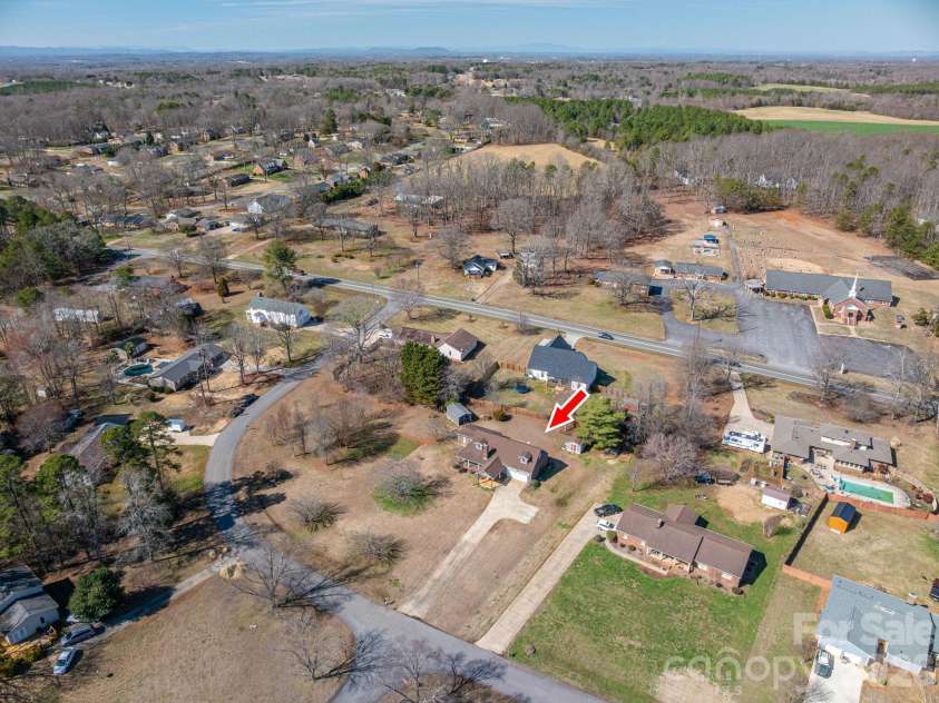 2617 Surrey Drive, Lincolnton, NC 28092.  MLS# CAR4347781, YatesRealty ID 3966. 