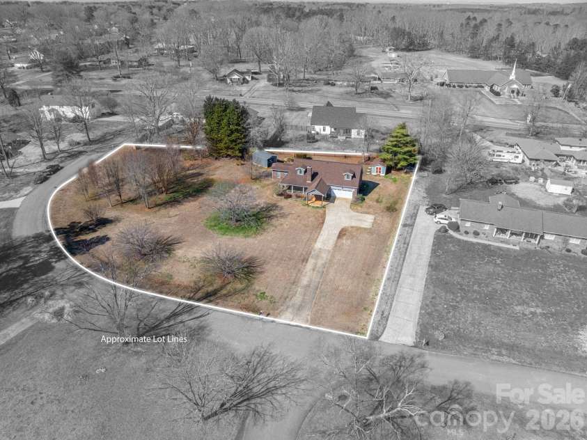 2617 Surrey Drive, Lincolnton, NC 28092.  MLS# CAR4347781, YatesRealty ID 3966. 
