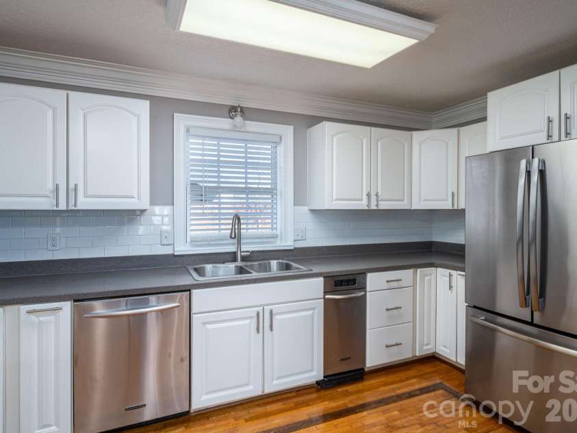 2617 Surrey Drive, Lincolnton, NC 28092.  MLS# CAR4347781, YatesRealty ID 3966. 