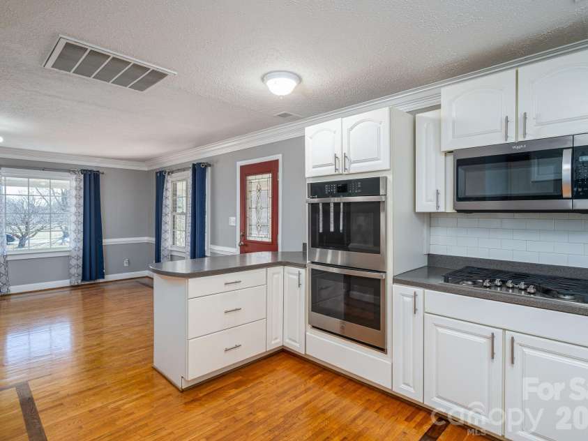 2617 Surrey Drive, Lincolnton, NC 28092.  MLS# CAR4347781, YatesRealty ID 3966. 