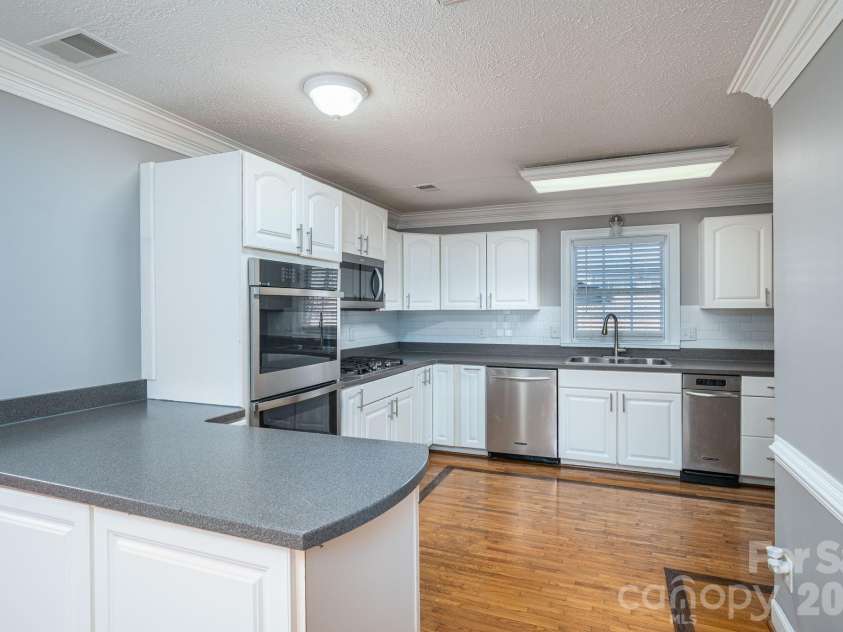 2617 Surrey Drive, Lincolnton, NC 28092.  MLS# CAR4347781, YatesRealty ID 3966. 