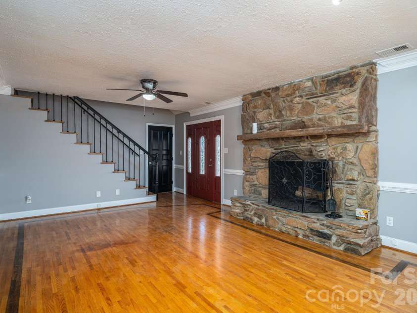2617 Surrey Drive, Lincolnton, NC 28092.  MLS# CAR4347781, YatesRealty ID 3966. 