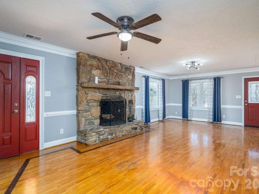 2617 Surrey Drive, Lincolnton, NC 28092.  MLS# CAR4347781, YatesRealty ID 3966. 