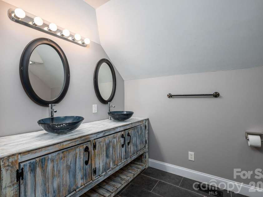 2617 Surrey Drive, Lincolnton, NC 28092.  MLS# CAR4347781, YatesRealty ID 3966. 