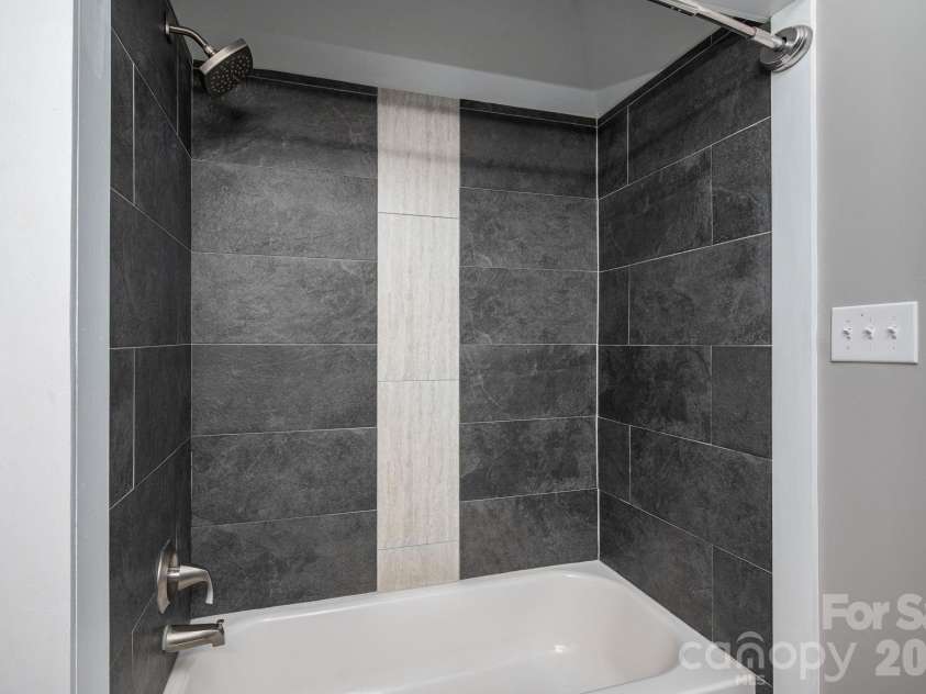 2617 Surrey Drive, Lincolnton, NC 28092.  MLS# CAR4347781, YatesRealty ID 3966. 
