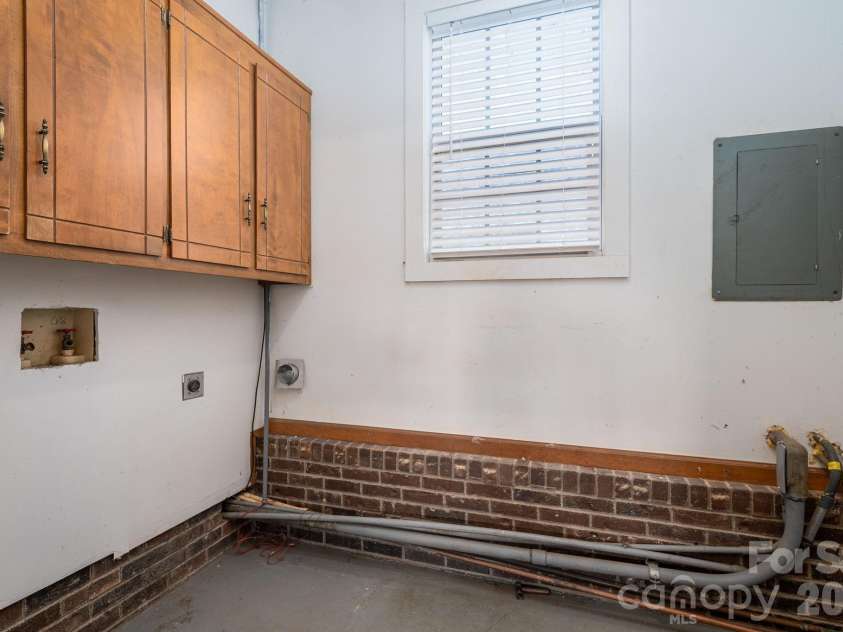2617 Surrey Drive, Lincolnton, NC 28092.  MLS# CAR4347781, YatesRealty ID 3966. 
