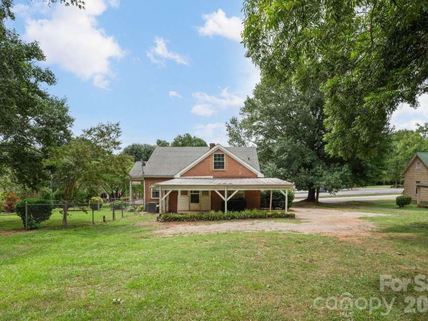 232 Maple Street, Rutherfordton, NC 28139.  MLS# CAR4407225, YatesRealty ID 39661. 