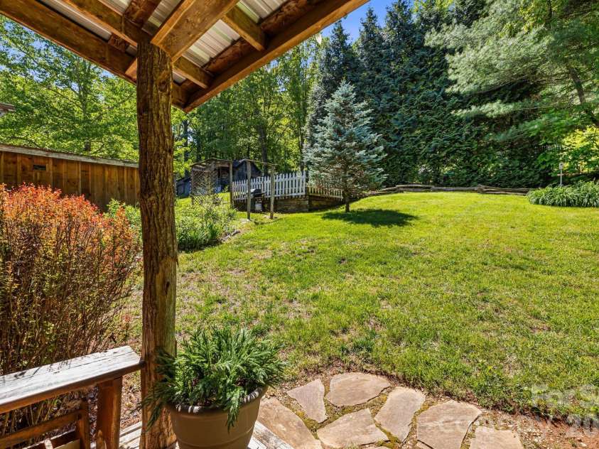 107  111 Hougie Heaven Lane, Franklin, NC 28734.  MLS# CAR4399662, YatesRealty ID 39662. 