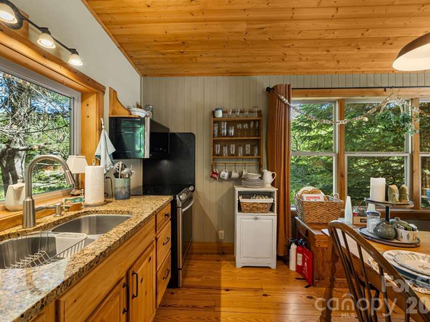 107  111 Hougie Heaven Lane, Franklin, NC 28734.  MLS# CAR4399662, YatesRealty ID 39662. 