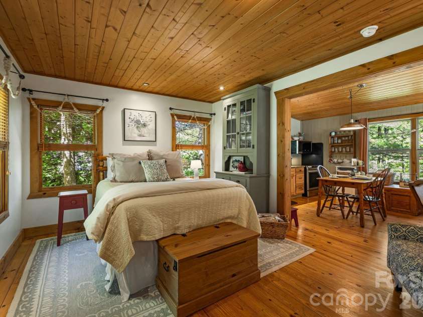107  111 Hougie Heaven Lane, Franklin, NC 28734.  MLS# CAR4399662, YatesRealty ID 39662. 