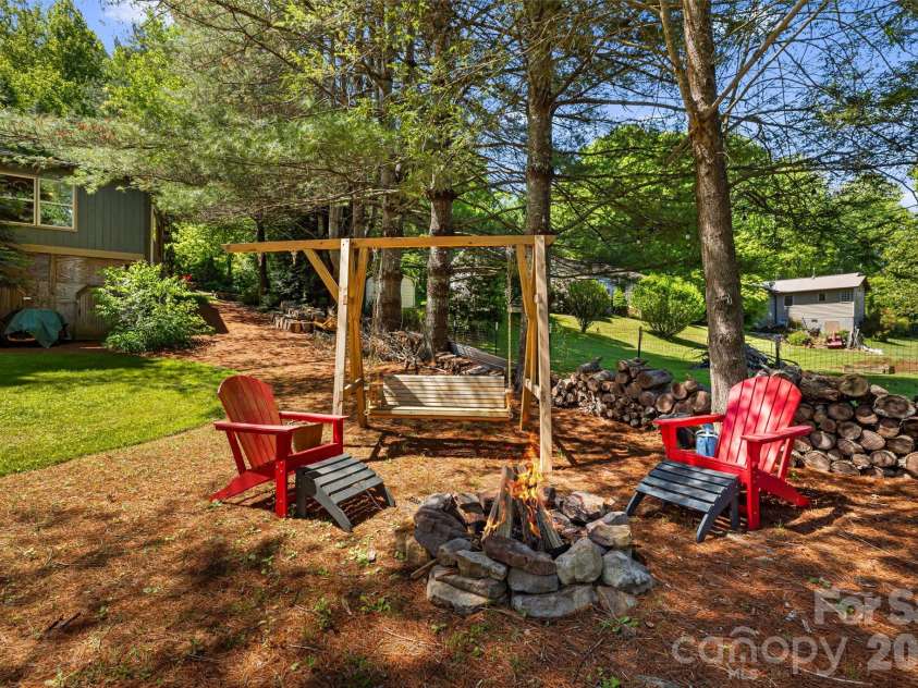 107  111 Hougie Heaven Lane, Franklin, NC 28734.  MLS# CAR4399662, YatesRealty ID 39662. 