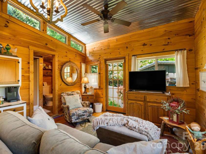 107  111 Hougie Heaven Lane, Franklin, NC 28734.  MLS# CAR4399662, YatesRealty ID 39662. 