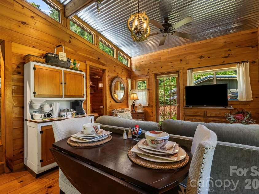 107  111 Hougie Heaven Lane, Franklin, NC 28734.  MLS# CAR4399662, YatesRealty ID 39662. 