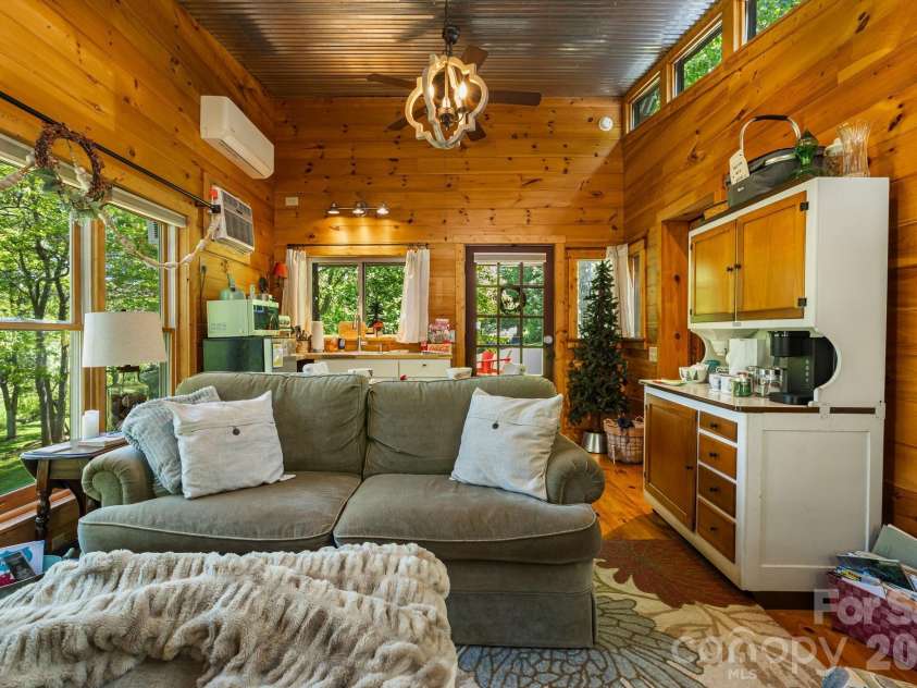 107  111 Hougie Heaven Lane, Franklin, NC 28734.  MLS# CAR4399662, YatesRealty ID 39662. 