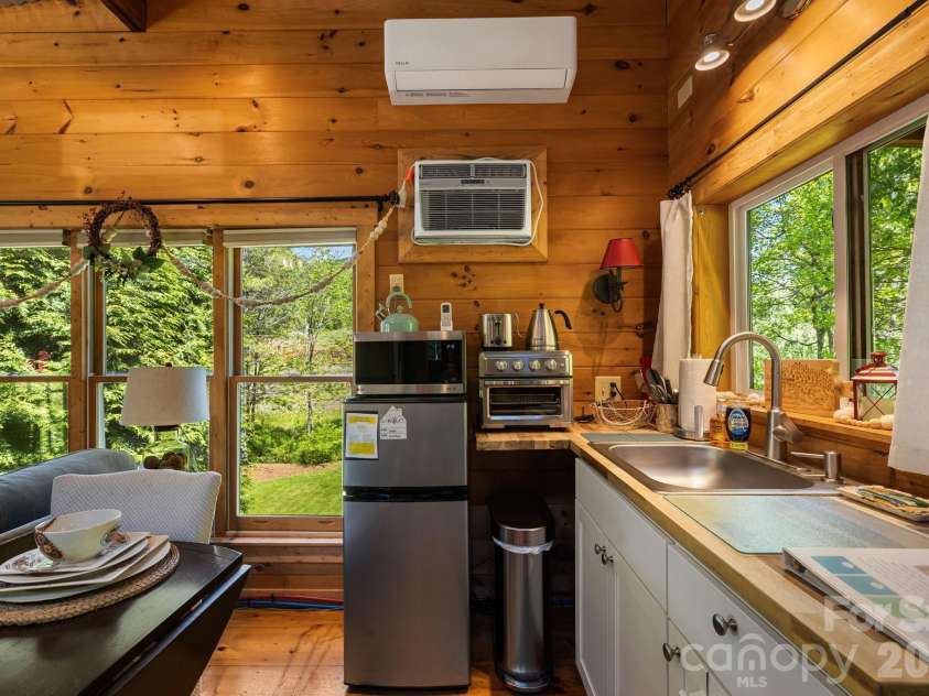 107  111 Hougie Heaven Lane, Franklin, NC 28734.  MLS# CAR4399662, YatesRealty ID 39662. 