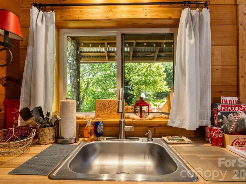 107  111 Hougie Heaven Lane, Franklin, NC 28734.  MLS# CAR4399662, YatesRealty ID 39662. 