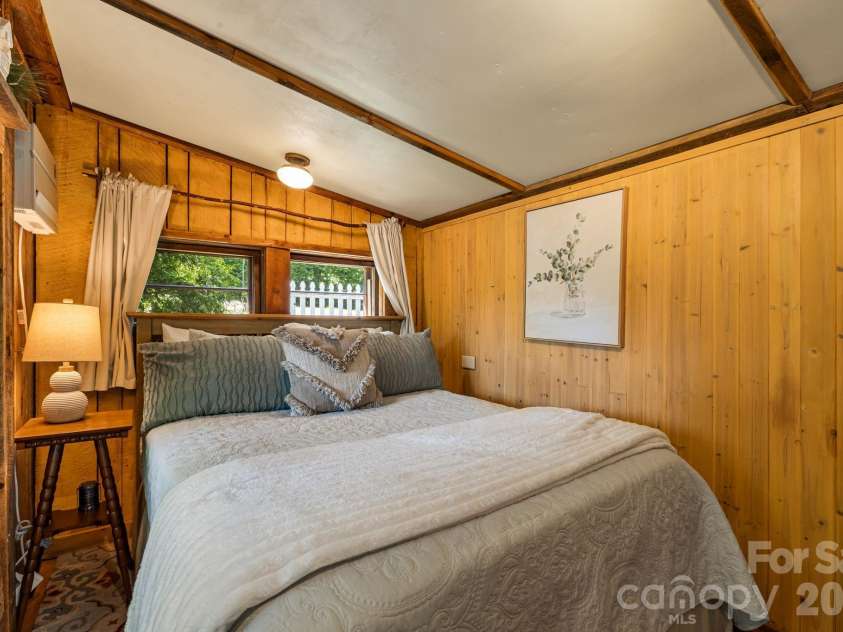 107  111 Hougie Heaven Lane, Franklin, NC 28734.  MLS# CAR4399662, YatesRealty ID 39662. 