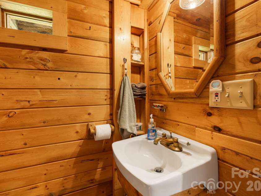 107  111 Hougie Heaven Lane, Franklin, NC 28734.  MLS# CAR4399662, YatesRealty ID 39662. 
