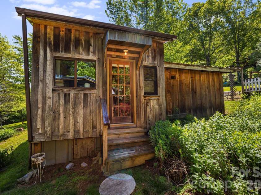 107  111 Hougie Heaven Lane, Franklin, NC 28734.  MLS# CAR4399662, YatesRealty ID 39662. 