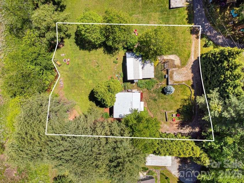 107  111 Hougie Heaven Lane, Franklin, NC 28734.  MLS# CAR4399662, YatesRealty ID 39662. 