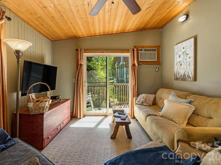 107  111 Hougie Heaven Lane, Franklin, NC 28734.  MLS# CAR4407201, YatesRealty ID 39662. 