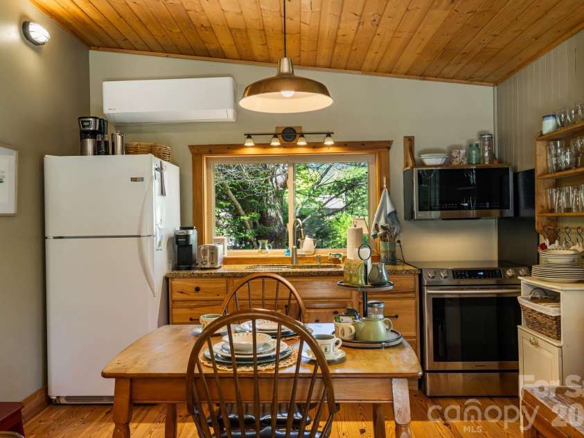 107  111 Hougie Heaven Lane, Franklin, NC 28734.  MLS# CAR4407201, YatesRealty ID 39662. 