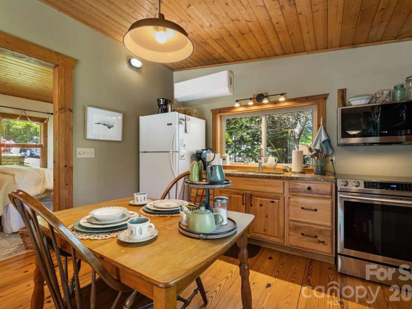 107  111 Hougie Heaven Lane, Franklin, NC 28734.  MLS# CAR4407201, YatesRealty ID 39662. 