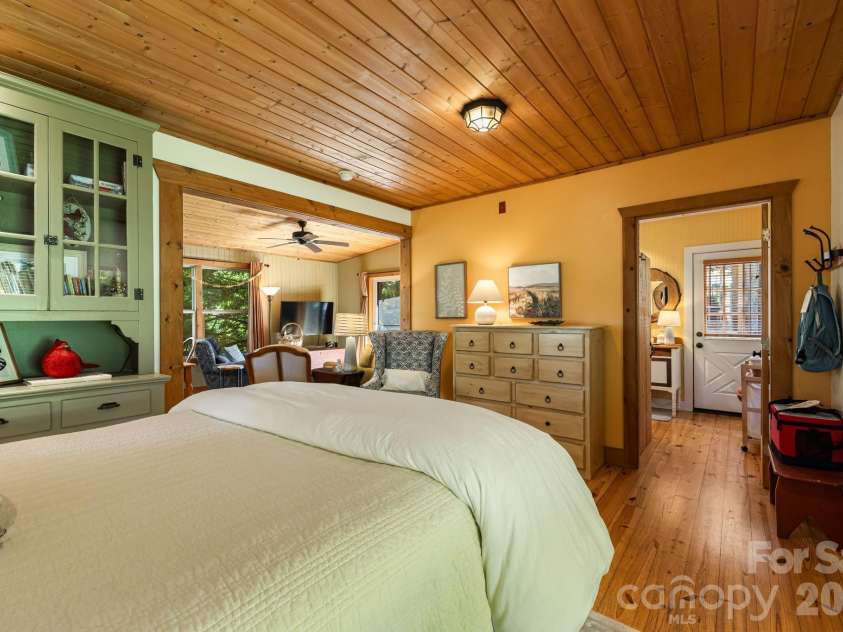 107  111 Hougie Heaven Lane, Franklin, NC 28734.  MLS# CAR4407201, YatesRealty ID 39662. 