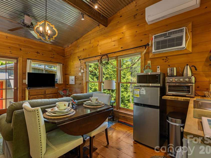 107  111 Hougie Heaven Lane, Franklin, NC 28734.  MLS# CAR4407201, YatesRealty ID 39662. 