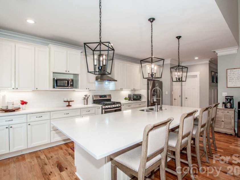 155 Wood Acre Drive, Mooresville, NC 28115.  MLS# CAR4398730, YatesRealty ID 39664. Beautiful backsplash