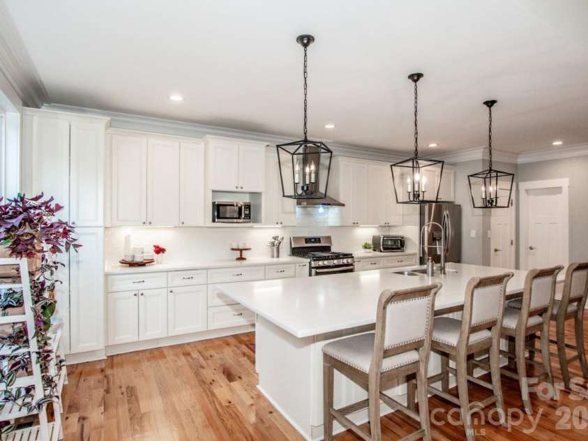 155 Wood Acre Drive, Mooresville, NC 28115.  MLS# CAR4398730, YatesRealty ID 39664. Custom cabinets
