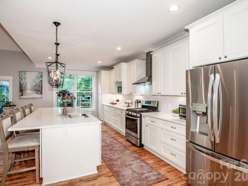 155 Wood Acre Drive, Mooresville, NC 28115.  MLS# CAR4398730, YatesRealty ID 39664. Gas range
