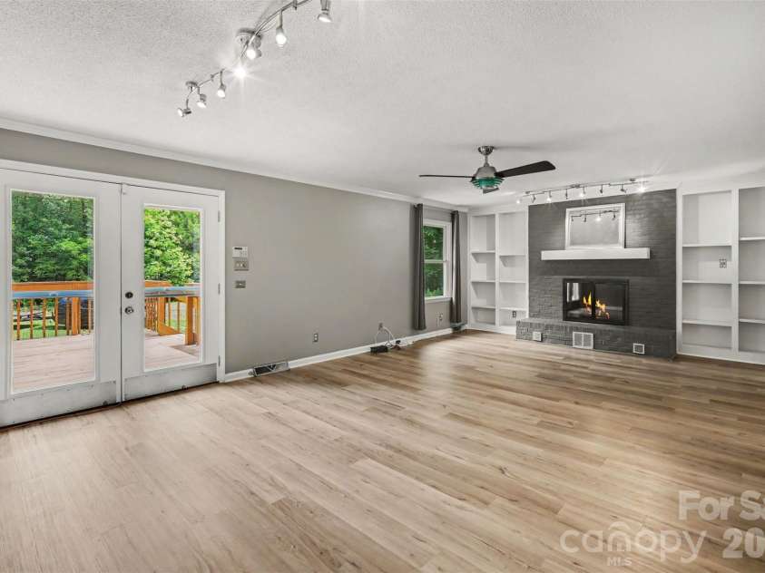 519 Raintree Drive, Matthews, NC 28104.  MLS# CAR4407047, YatesRealty ID 39665. 