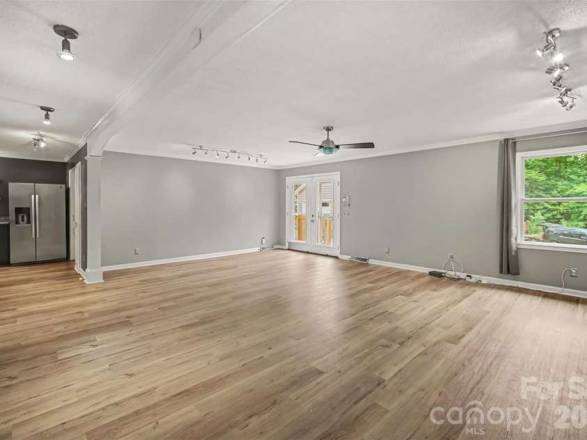 519 Raintree Drive, Matthews, NC 28104.  MLS# CAR4407047, YatesRealty ID 39665. 