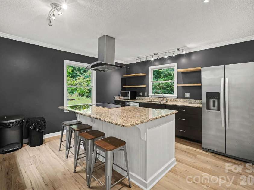 519 Raintree Drive, Matthews, NC 28104.  MLS# CAR4407047, YatesRealty ID 39665. 
