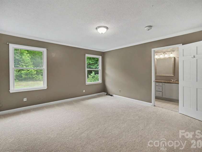 519 Raintree Drive, Matthews, NC 28104.  MLS# CAR4407047, YatesRealty ID 39665. 